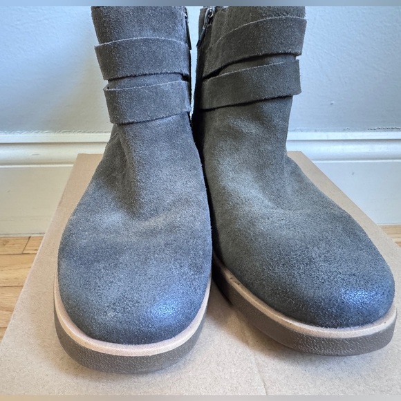 UGG Women’s Josefene Ankle Slate Boot in 7.5 - Picture 11 of 13
